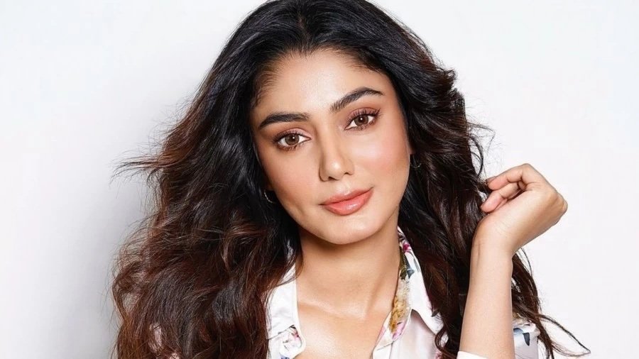 Sana Makbul Age: Biography, Family, Net Worth & More